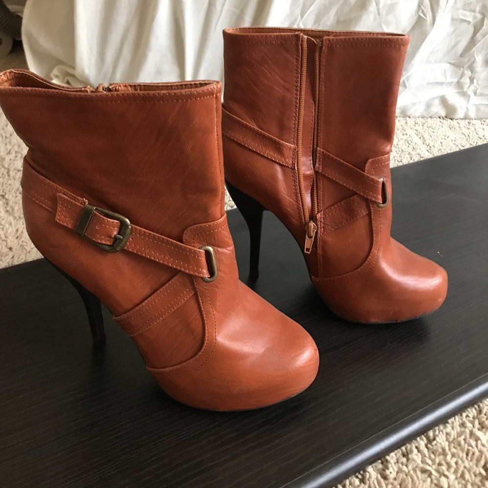 Liliana Tan Booties Size 9